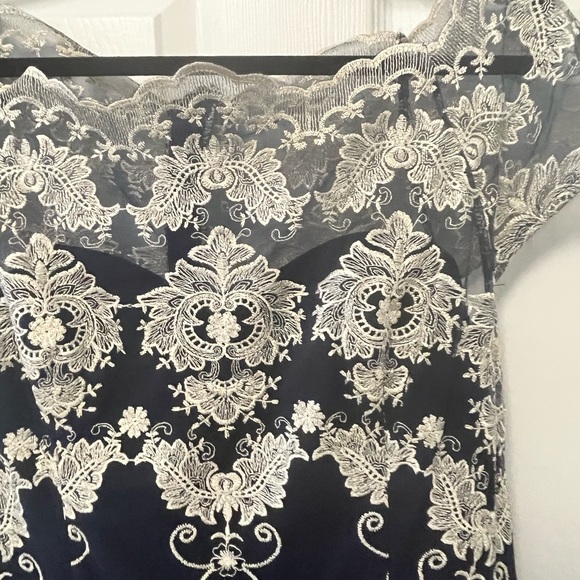 ✨ Chi Chi London Chiffon Embroidered Navy Midi Dress - Picture 4 of 11